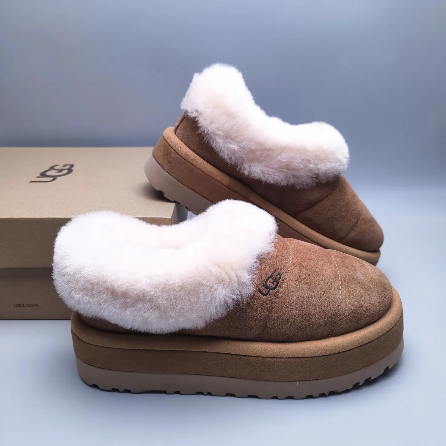 💰600 UGG sheepskin one-piece snow boots 6390 thick-soled slip-on casual shoes Color: Maroon Black Chocolate Size: 35-41